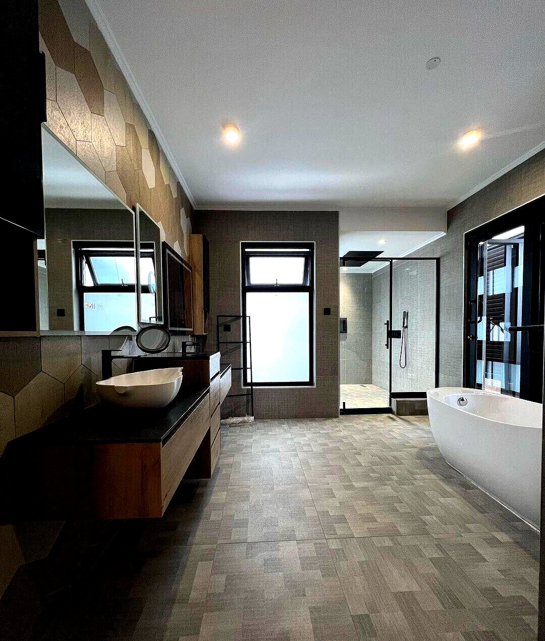 4-Ensuite Ultra-Modern Townhouse with Pool & Gym - Lavington