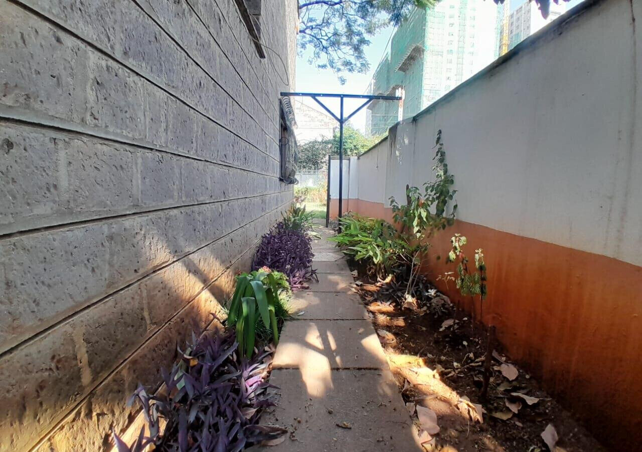 3BR Townhouse with Parquet Floors & Playground - Lavington
