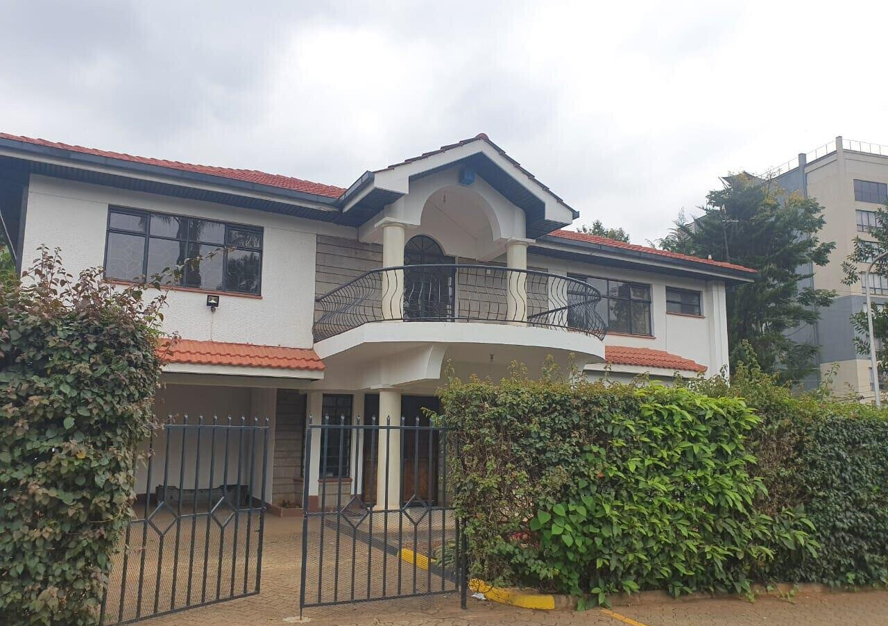4BR Townhouse with DSQ & Family Room - Westlands Gated