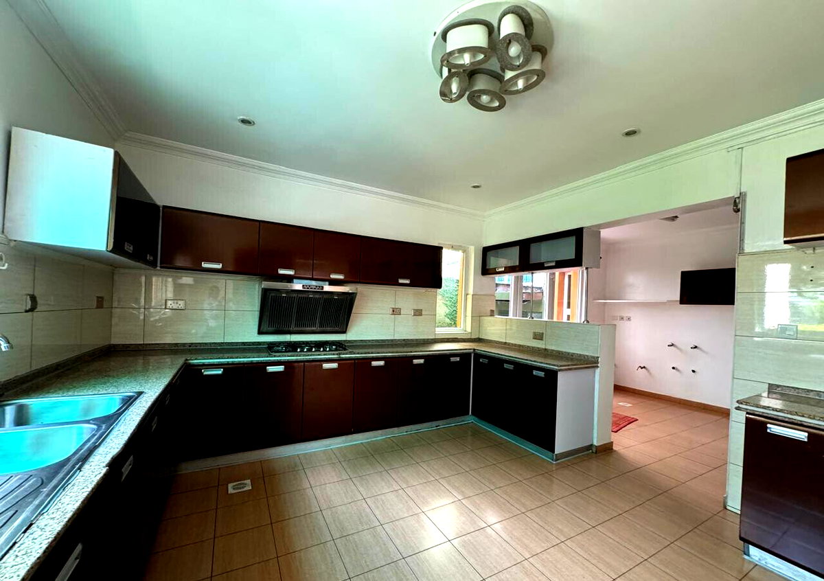 Sunken Living Room Townhouse with Veranda & Garden - Riverside