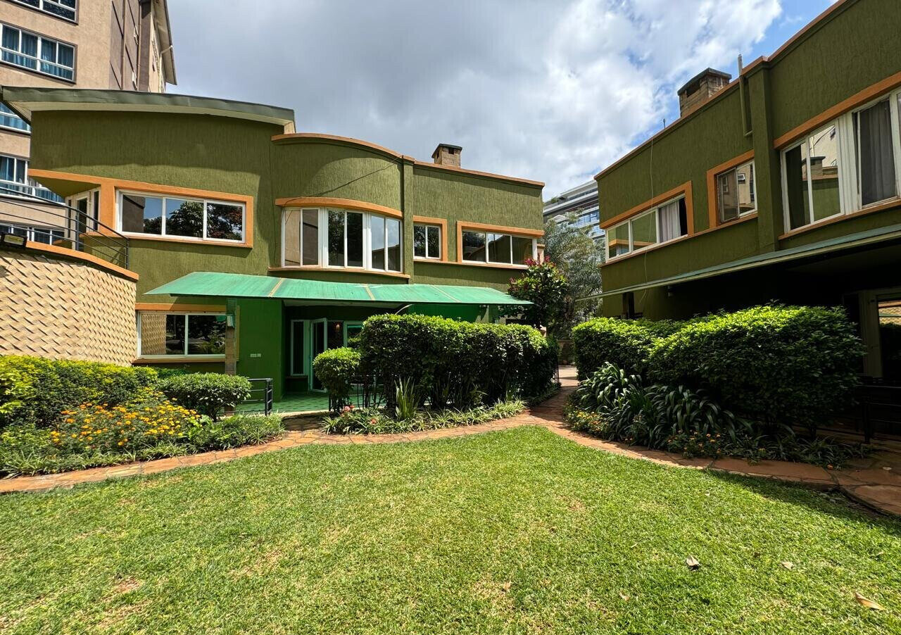 Sunken Living Room Townhouse with Veranda & Garden - Riverside