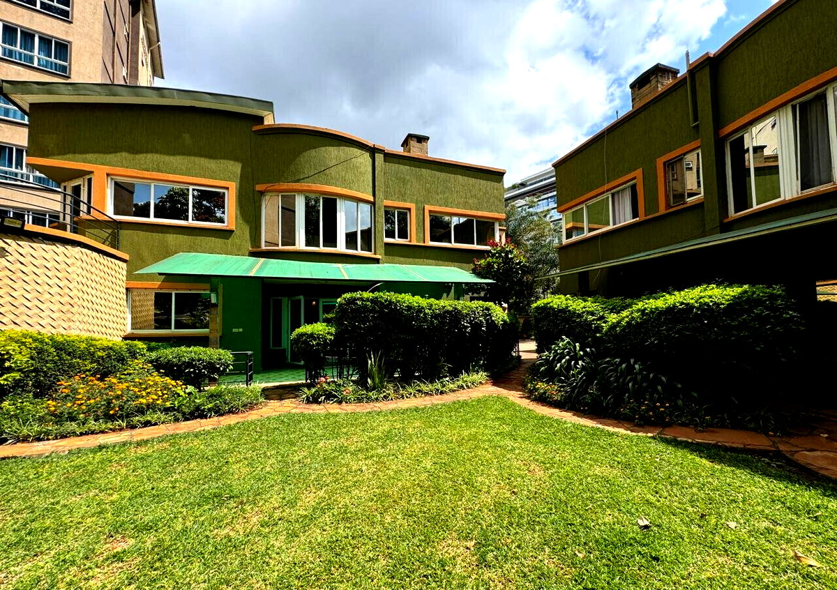 Sunken Living Room Townhouse with Veranda & Garden - Riverside
