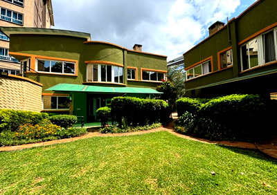 Sunken Living Room Townhouse with Veranda & Garden - Riverside