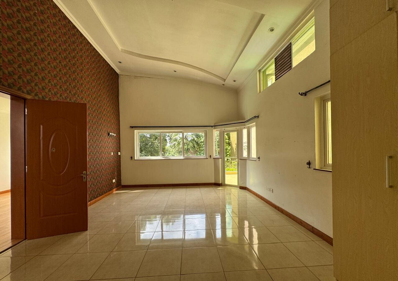 Sunken Living Room Townhouse with Veranda & Garden - Riverside