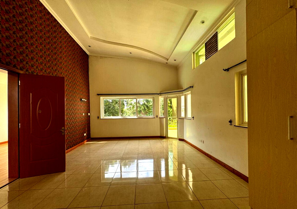 Sunken Living Room Townhouse with Veranda & Garden - Riverside