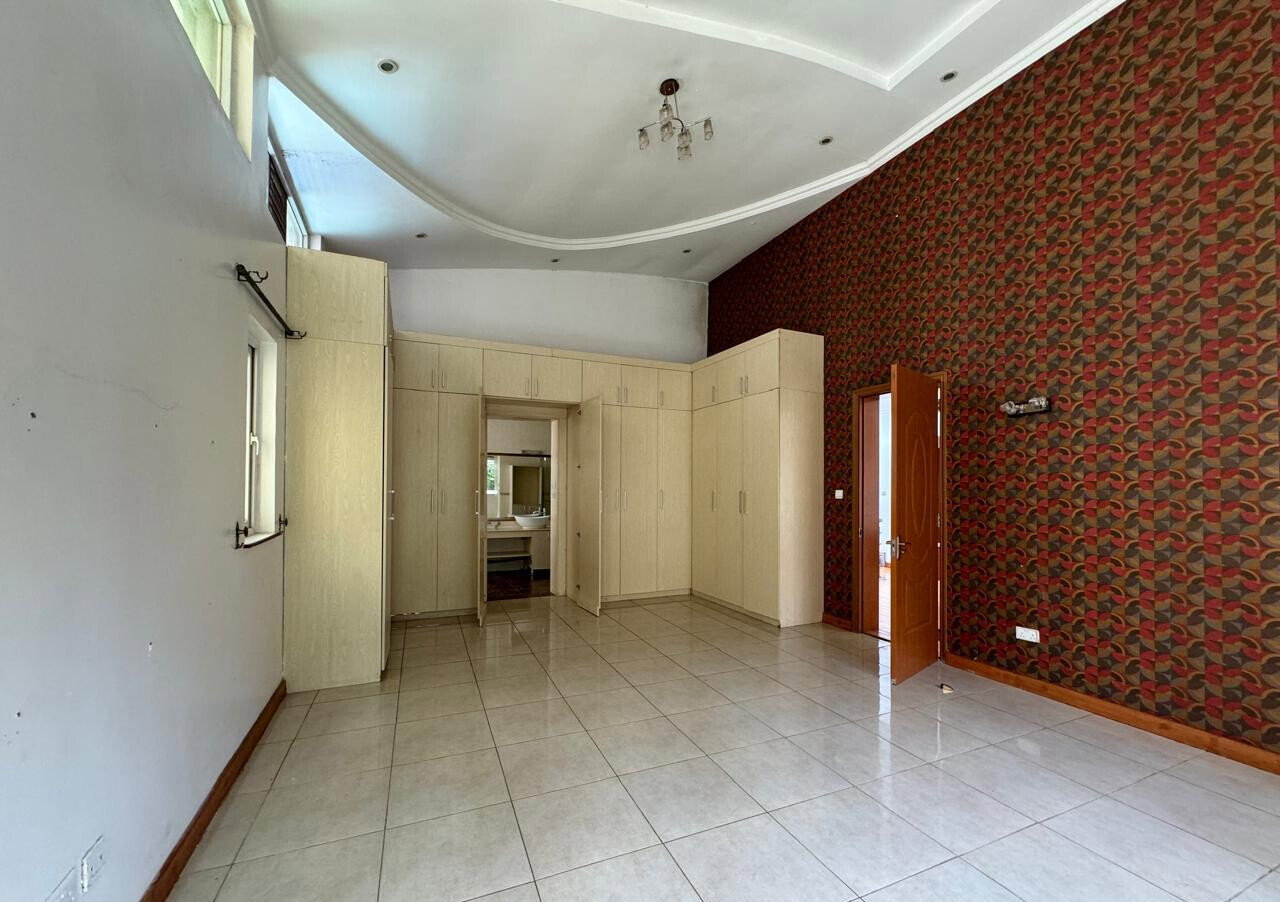 Sunken Living Room Townhouse with Veranda & Garden - Riverside