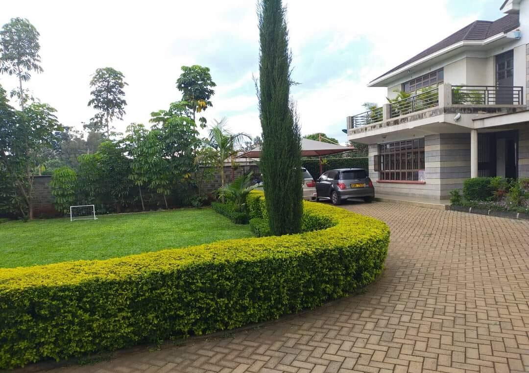 Spacious 4BR Villa with DSQ on Own Compound - Membley