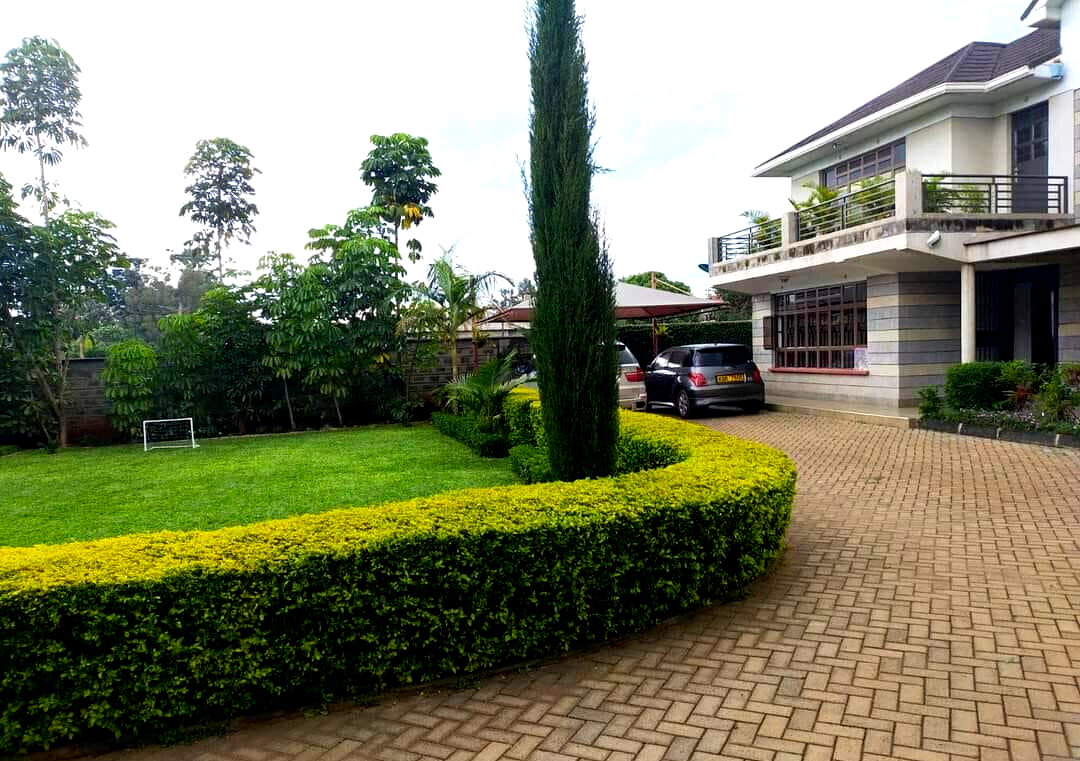 Spacious 4BR Villa with DSQ on Own Compound - Membley