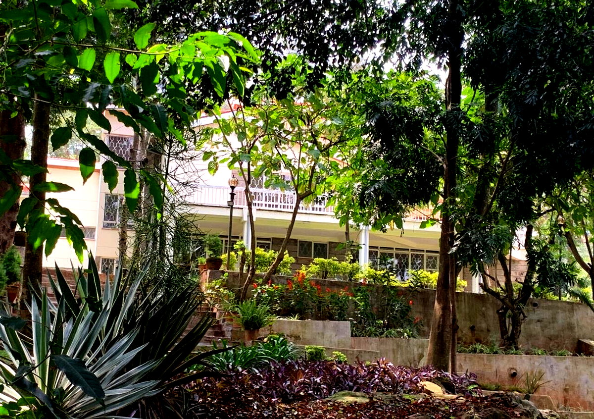 50x100 Plot 5BR Home with Garden