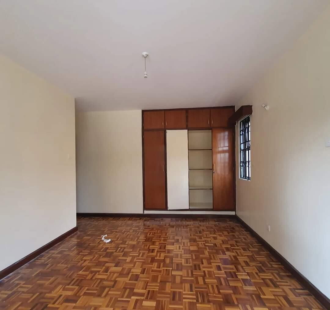 Homely 4-Bed Ensuite Townhouse with Garden - Lavington