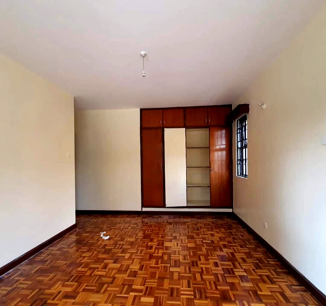 Homely 4-Bed Ensuite Townhouse with Garden - Lavington