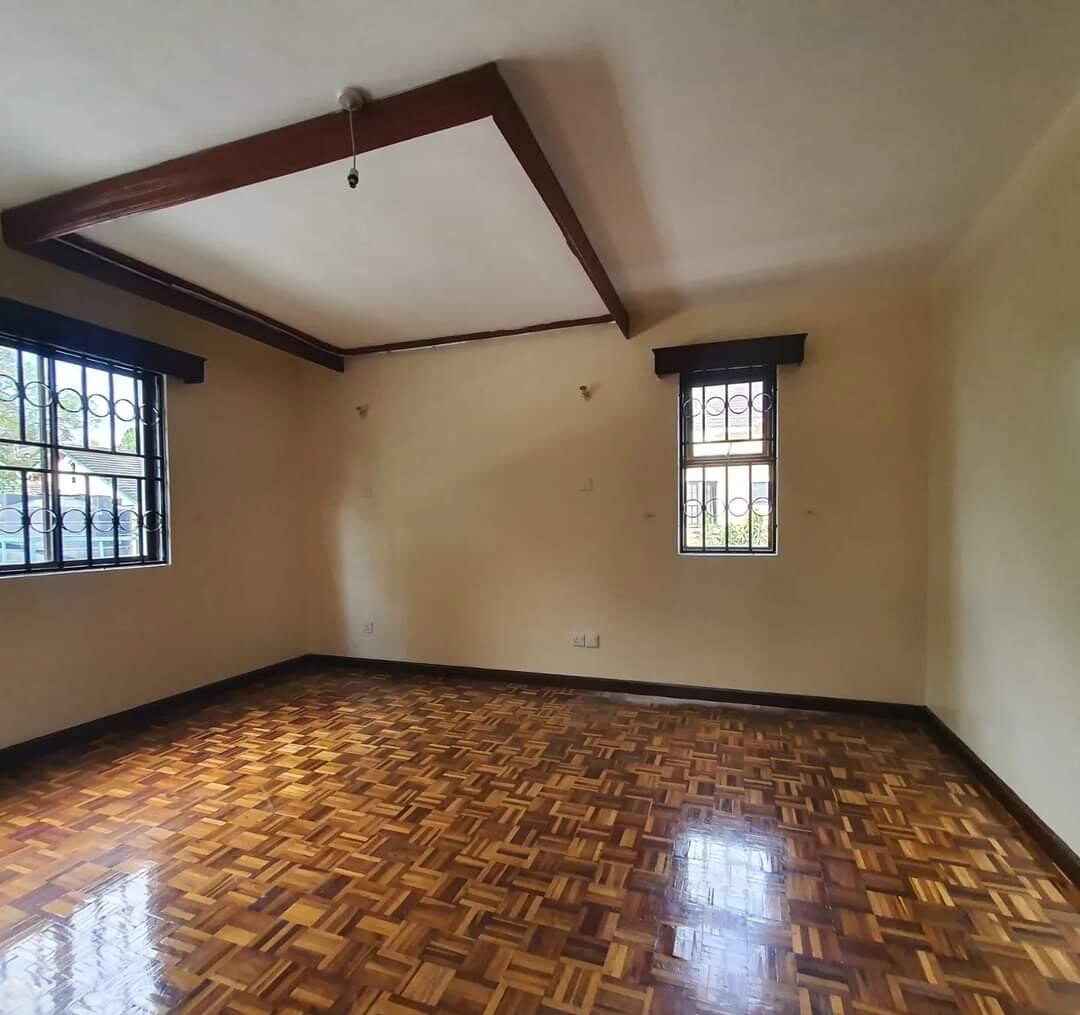 Homely 4-Bed Ensuite Townhouse with Garden - Lavington