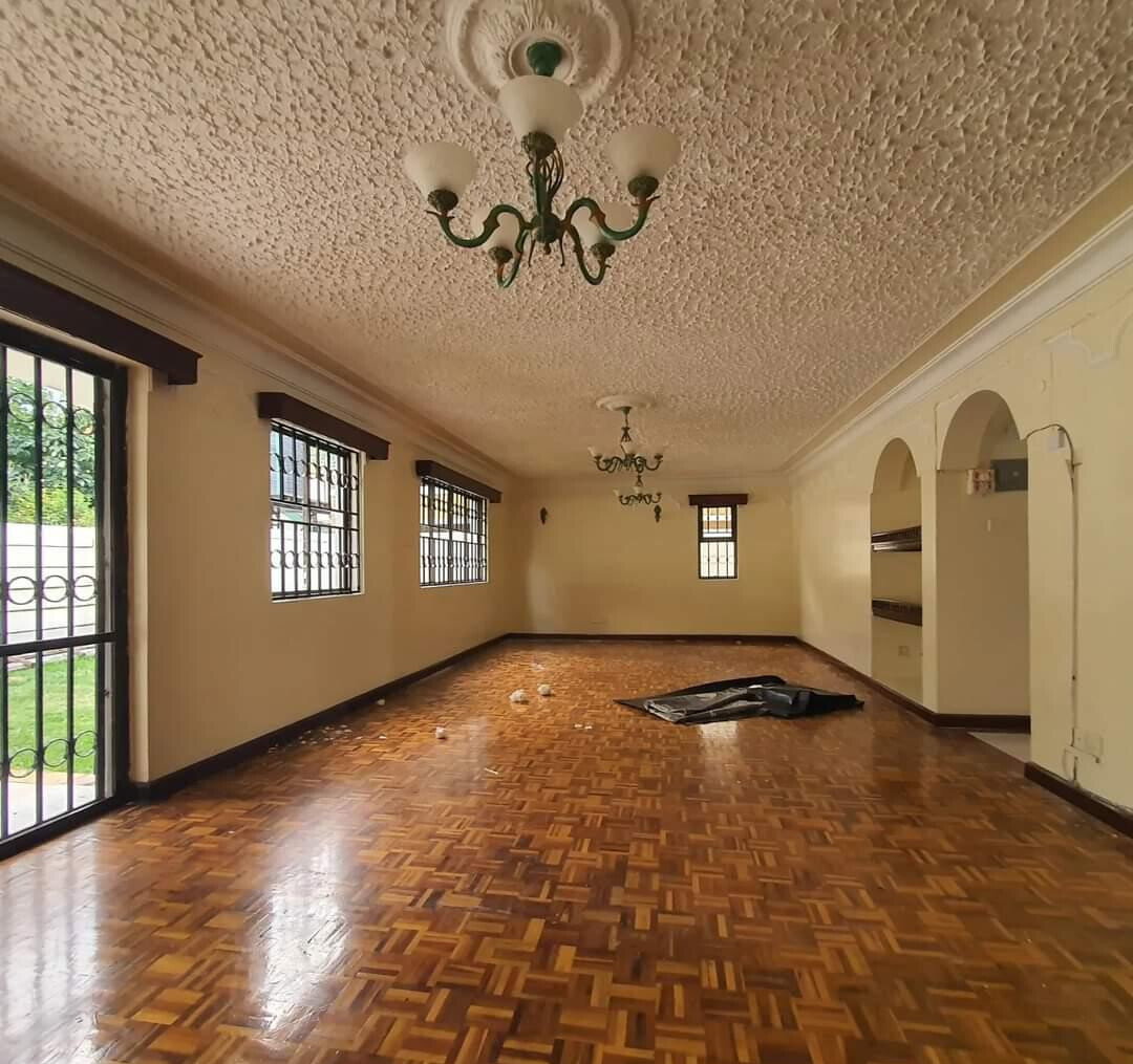 Homely 4-Bed Ensuite Townhouse with Garden - Lavington