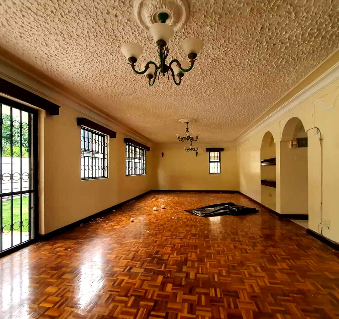 Homely 4-Bed Ensuite Townhouse with Garden - Lavington