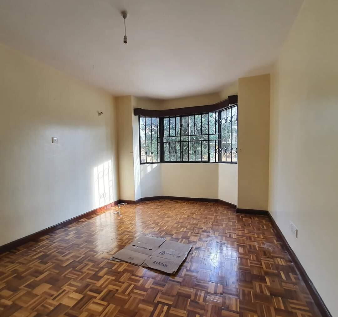 Homely 4-Bed Ensuite Townhouse with Garden - Lavington