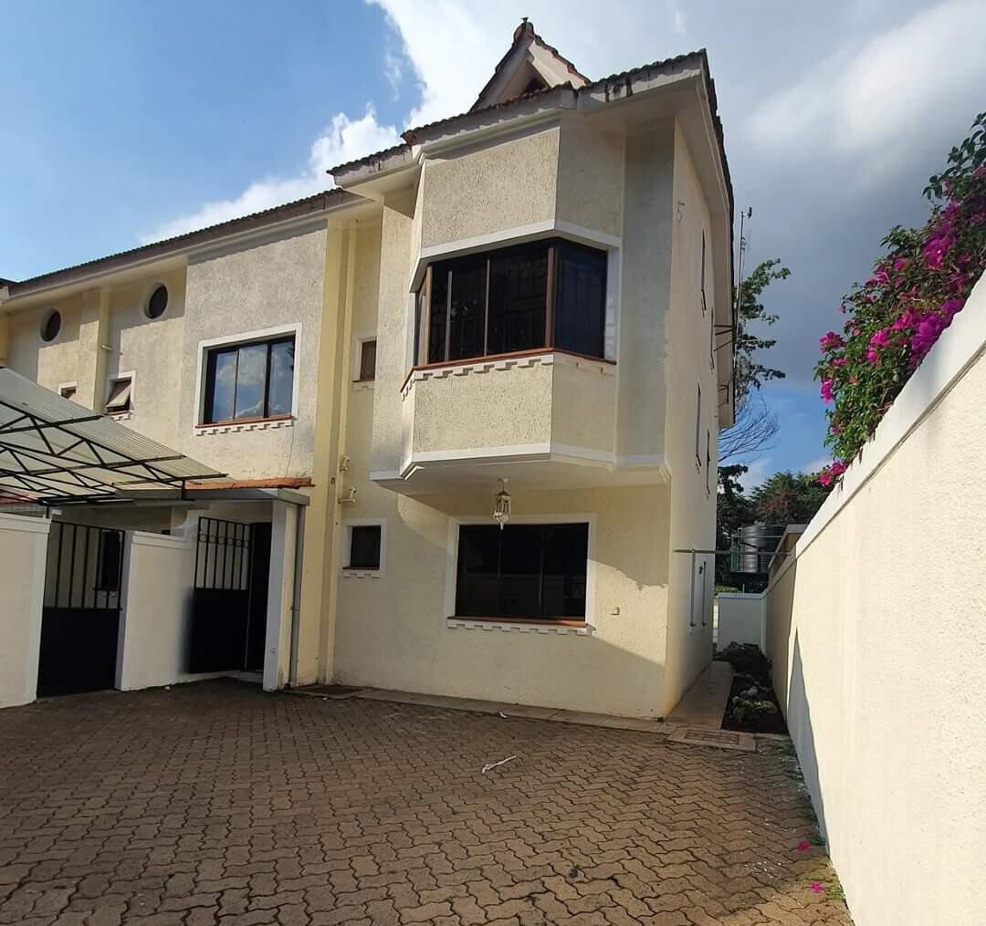 Homely 4-Bed Ensuite Townhouse with Garden - Lavington