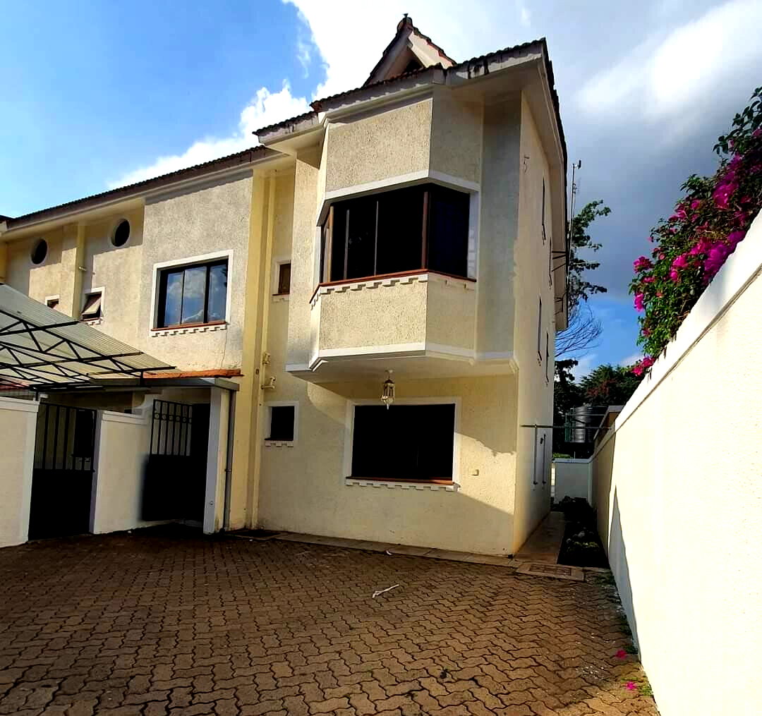 Homely 4-Bed Ensuite Townhouse with Garden - Lavington