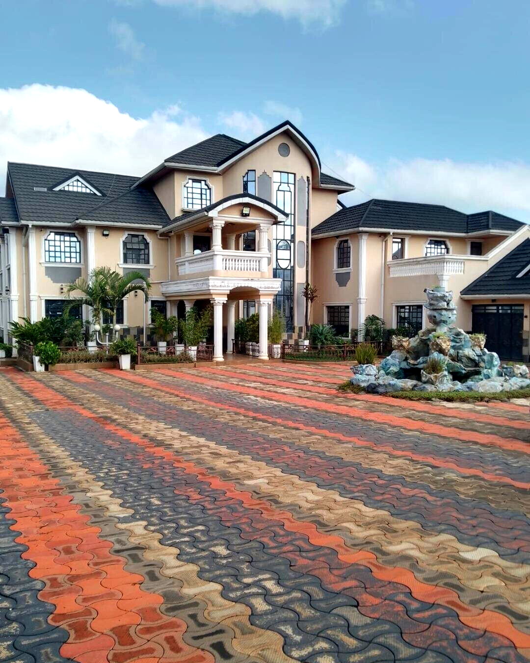 Half Acre 6BR Garden Home at KSh 500K