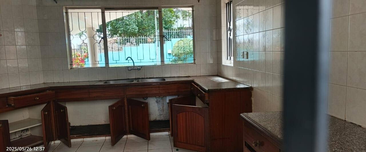 4BR Townhouse with DSQ & Granite Kitchen - Spring Valley