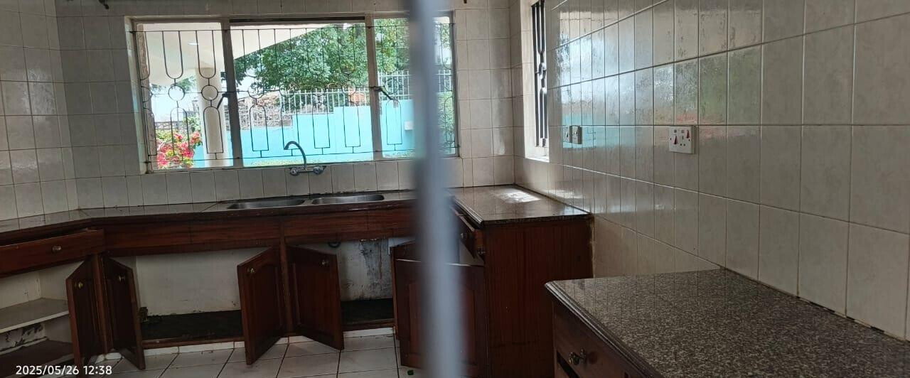 4BR Townhouse with DSQ & Granite Kitchen - Spring Valley