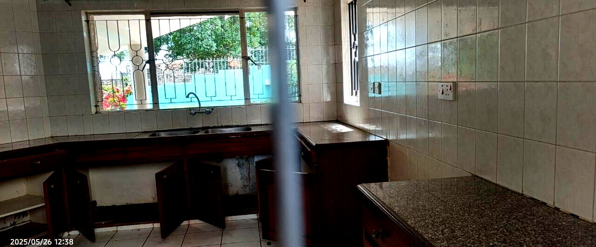 4BR Townhouse with DSQ & Granite Kitchen - Spring Valley