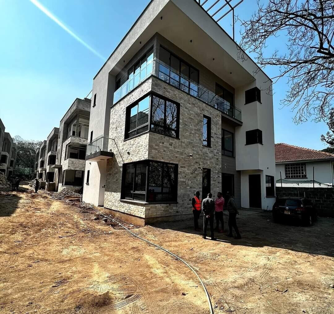 10 Exclusive Villas with 4BR + DSQ & Solar - Lavington