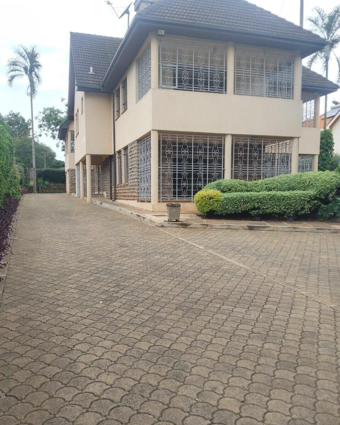 Half Acre 5BR Haven for KSh 350K