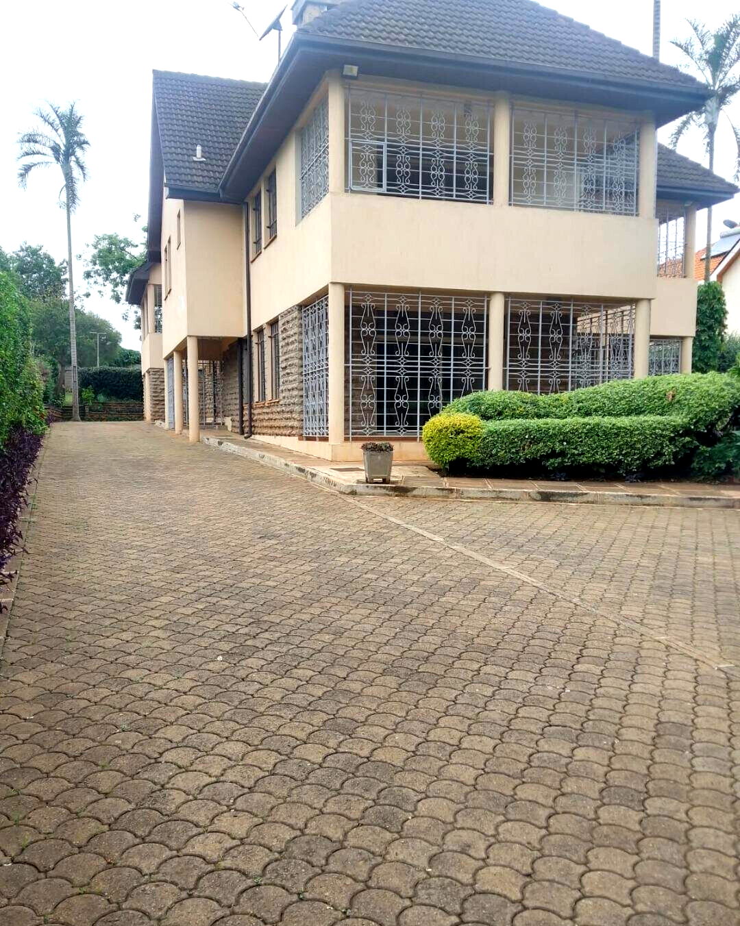 Half Acre 5BR Haven for KSh 350K