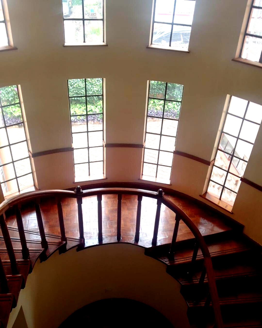 Half Acre 5BR Haven for KSh 350K