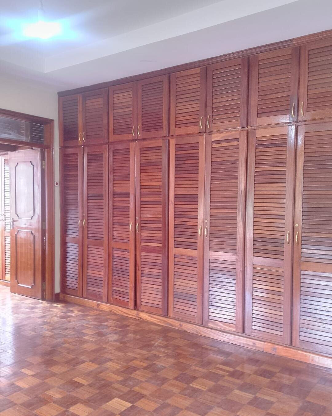 Half Acre 5BR Haven for KSh 350K