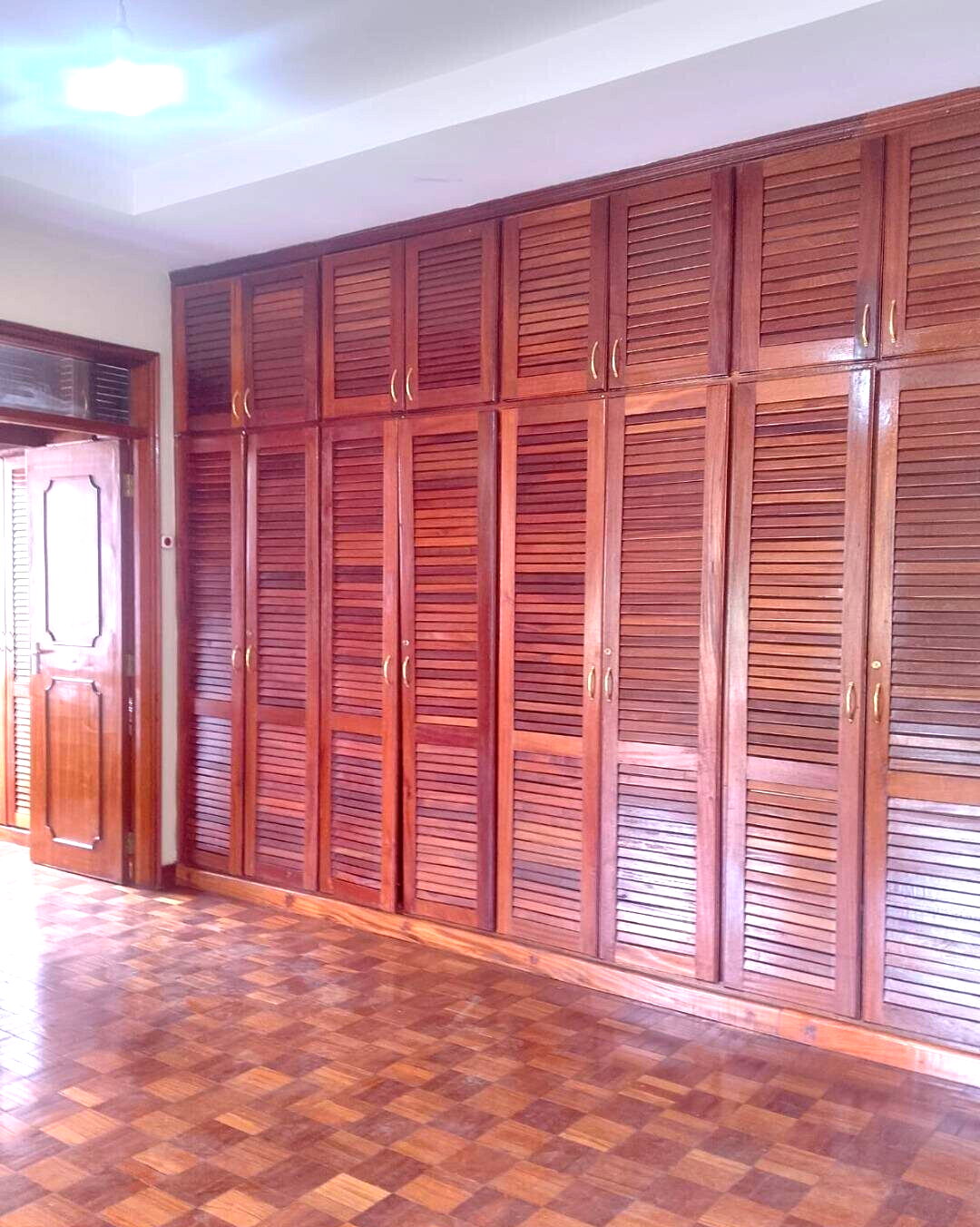 Half Acre 5BR Haven for KSh 350K