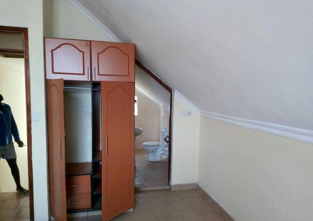 5 En-Suite Villa with Borehole & Secure Parking - Syokimau