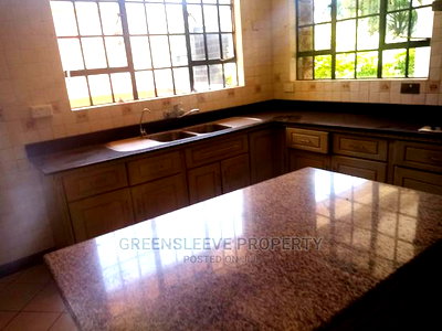 5 Bedroom Townhouse - Image 3