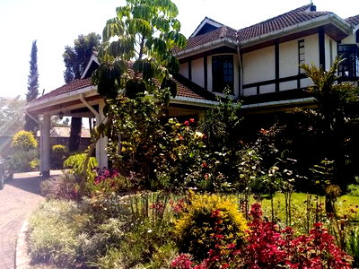 5 Bedroom Townhouse - Image 2