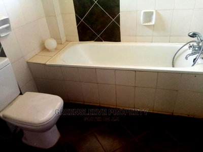 5 Bedroom Townhouse - Image 4