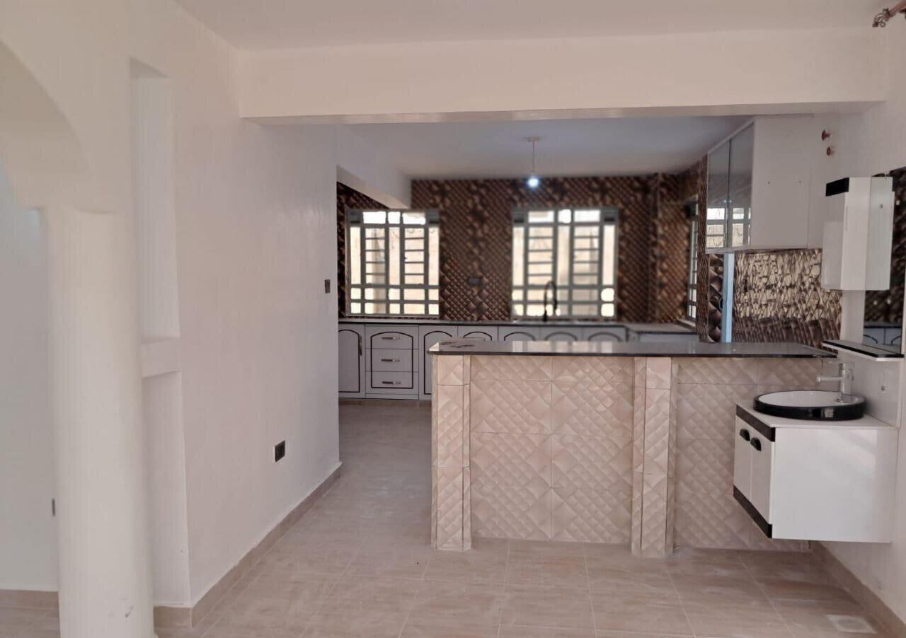 5BR Mansionette 300m from Namanga Highway - Kitengela