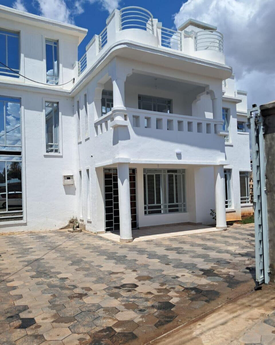 5BR Mansionette 300m from Namanga Highway - Kitengela