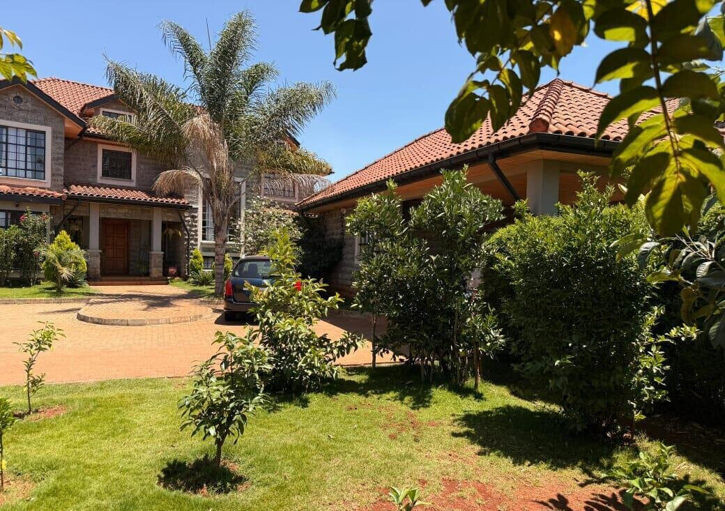 4-Ensuite Townhouse on Half-Acre with Shared Pool – Bogani, Karen