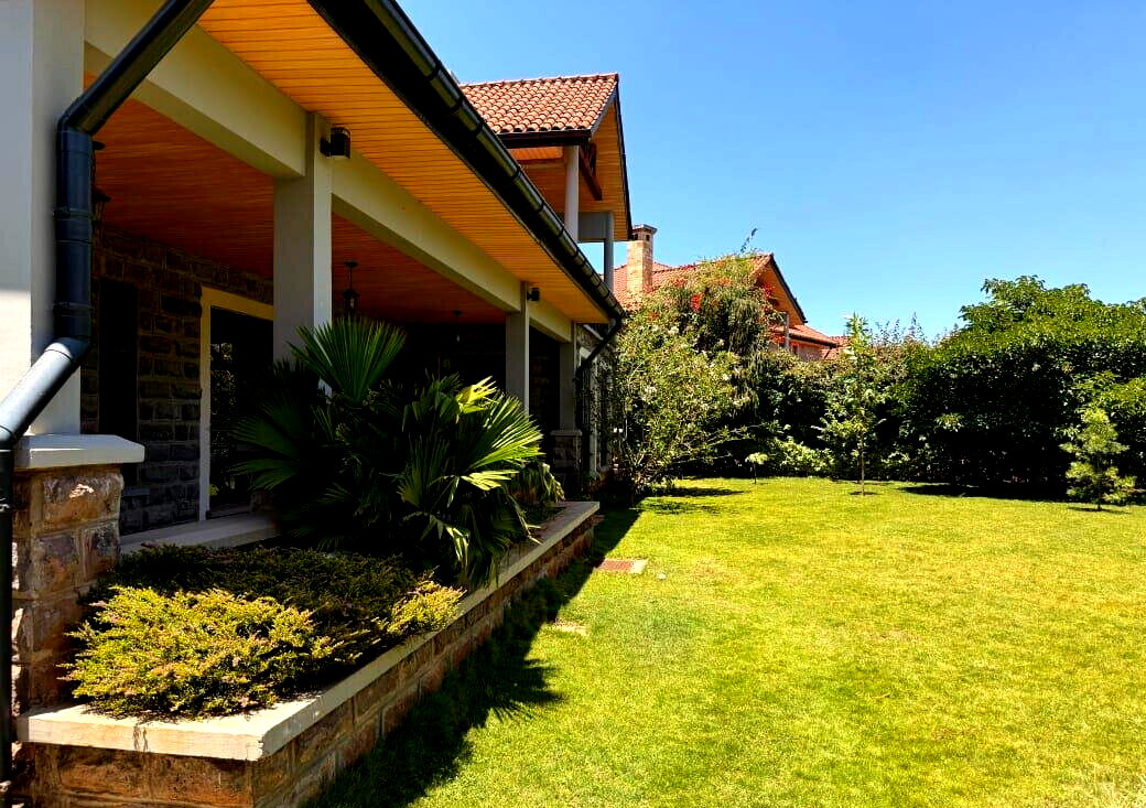 4-Ensuite Townhouse on Half-Acre with Shared Pool – Bogani, Karen
