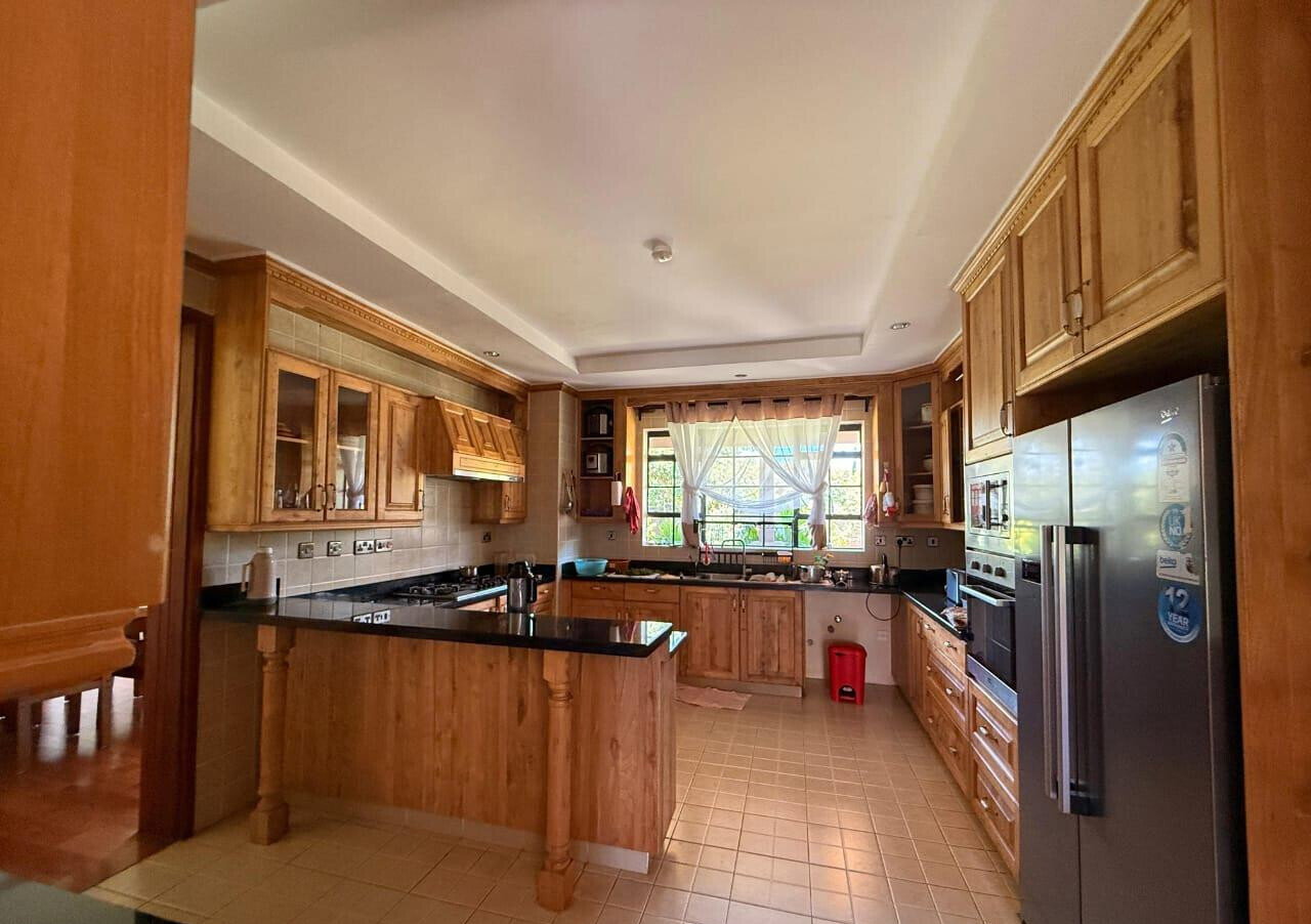 4-Ensuite Townhouse on Half-Acre with Shared Pool – Bogani, Karen