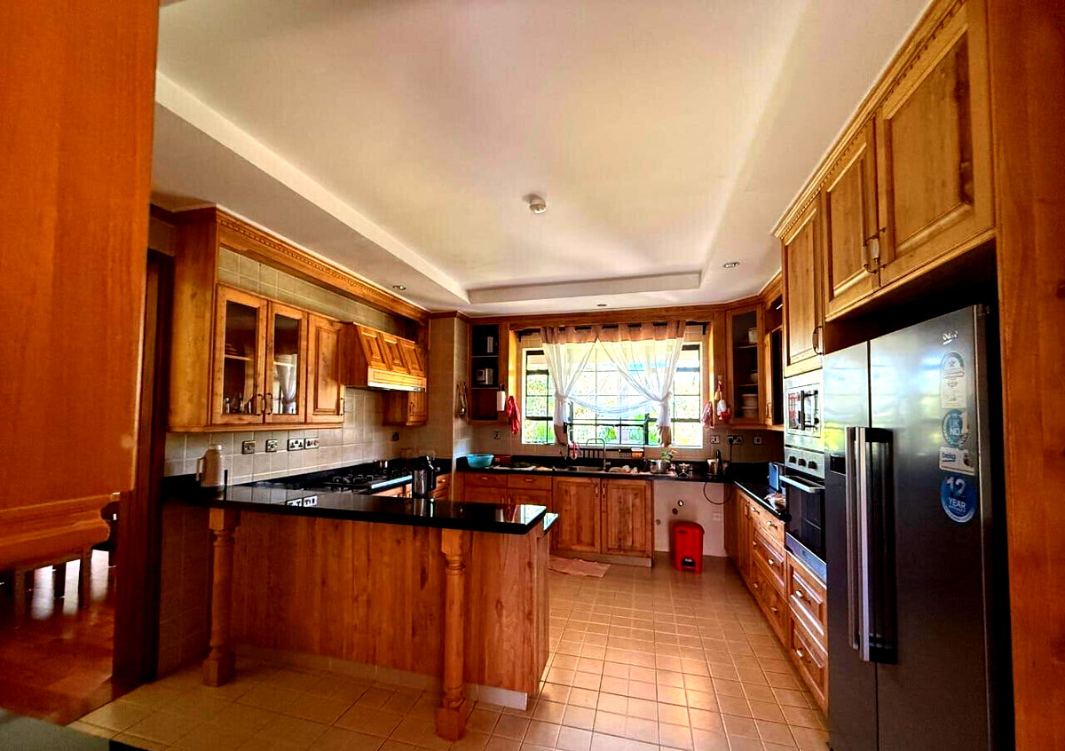 4-Ensuite Townhouse on Half-Acre with Shared Pool – Bogani, Karen
