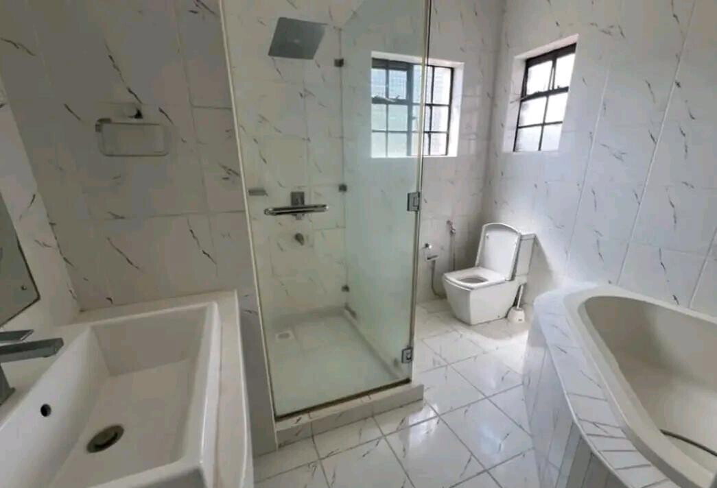 5-Ensuite Villa on Half-Acre with DSQ & Private Gate – Karen