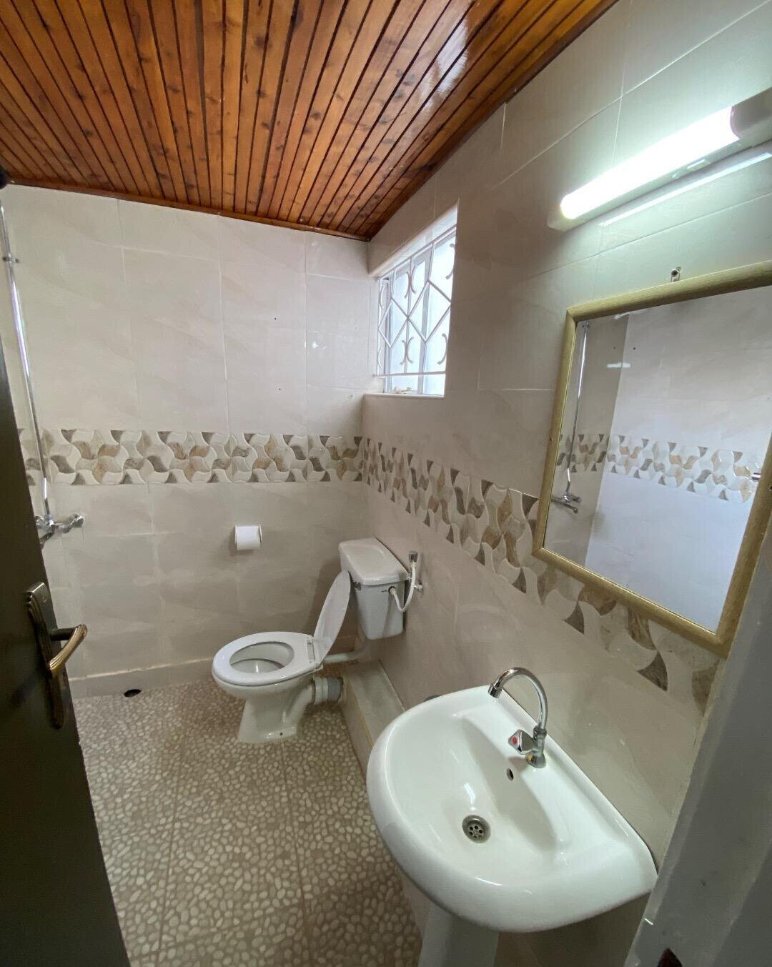 4-Bed Townhouse with Private Balconies & DSQ - Lavington