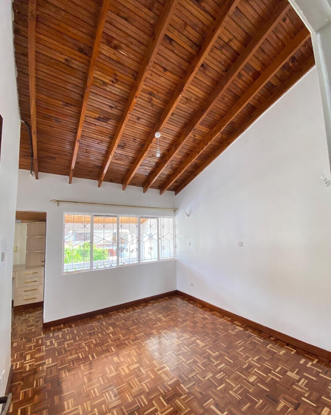 4-Bed Townhouse with Private Balconies & DSQ - Lavington