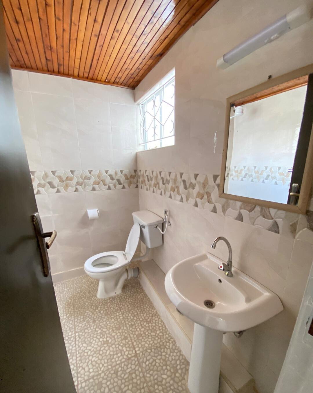4-Bed Townhouse with Private Balconies & DSQ - Lavington