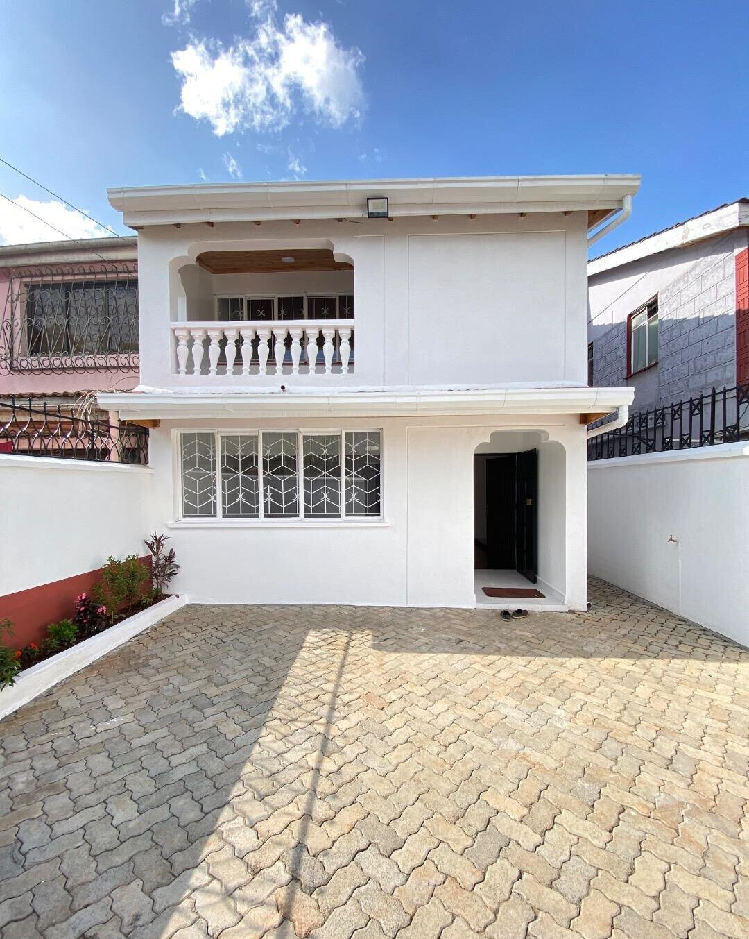 4-Bed Townhouse with Private Balconies & DSQ - Lavington