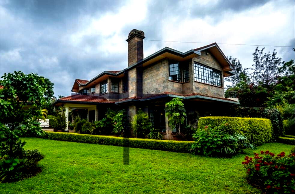 4-Ensuite Townhouse with Fireplace & Half-Acre Garden – Karen
