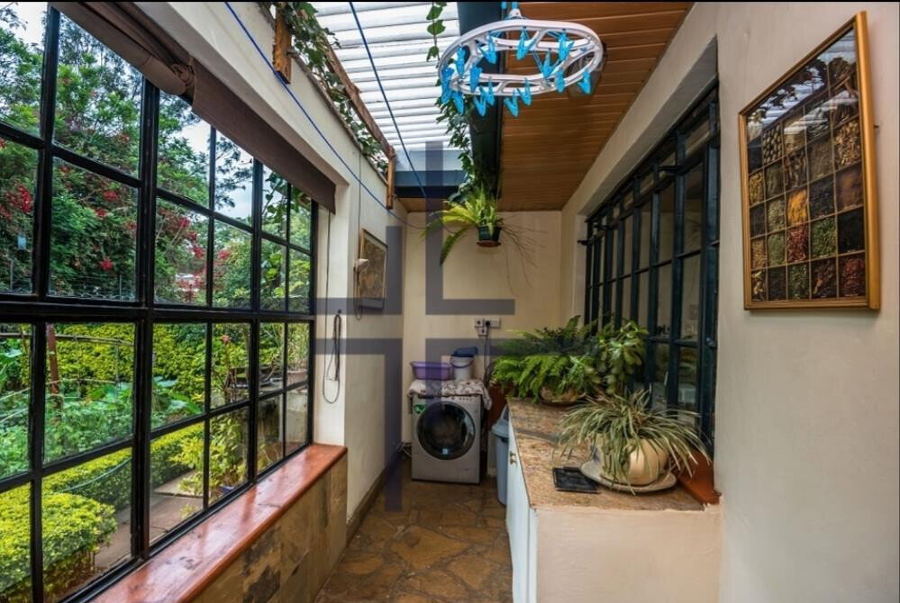 4-Ensuite Townhouse with Fireplace & Half-Acre Garden – Karen