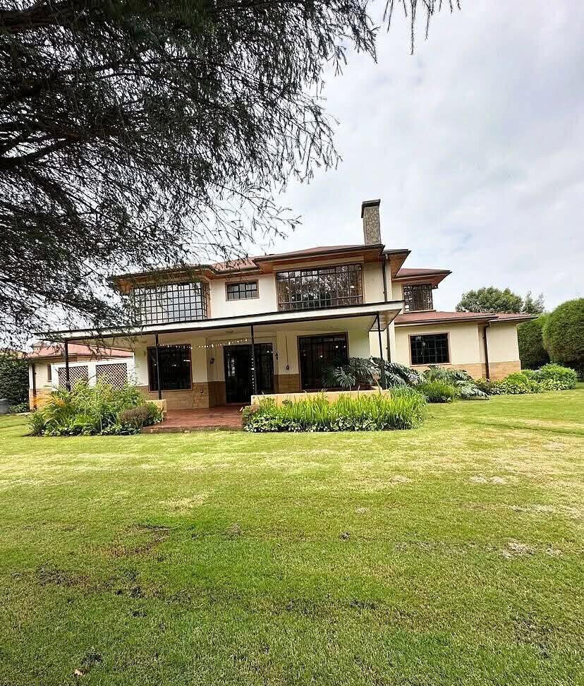 5-Ensuite Family Home with DSQ & Shared Pool – Karen Bogani