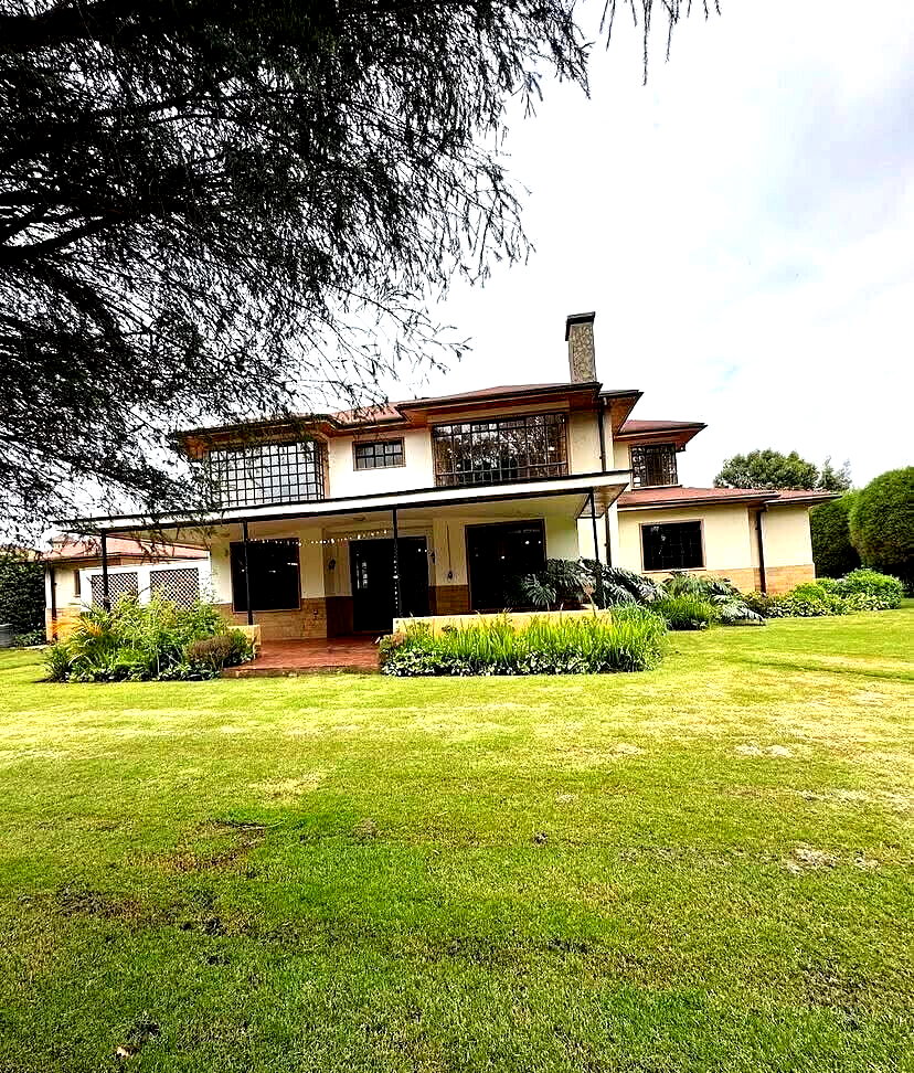 5-Ensuite Family Home with DSQ & Shared Pool – Karen Bogani